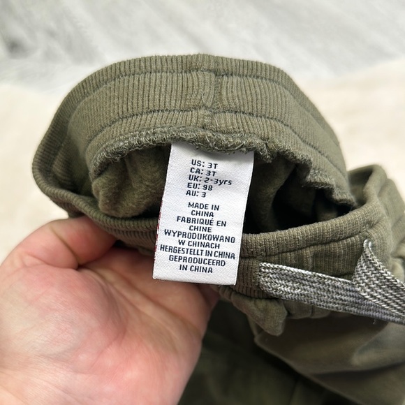 Tommy Bahama - Striped Gray Hoodie and Olive Pants Set - Picture 8 of 9